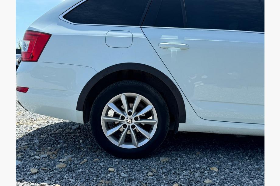 Skoda Octavia III A7 2013-2019 Poszerzenia nadkoli SW 2013-2016 (4 szt., czarne ABS) Image