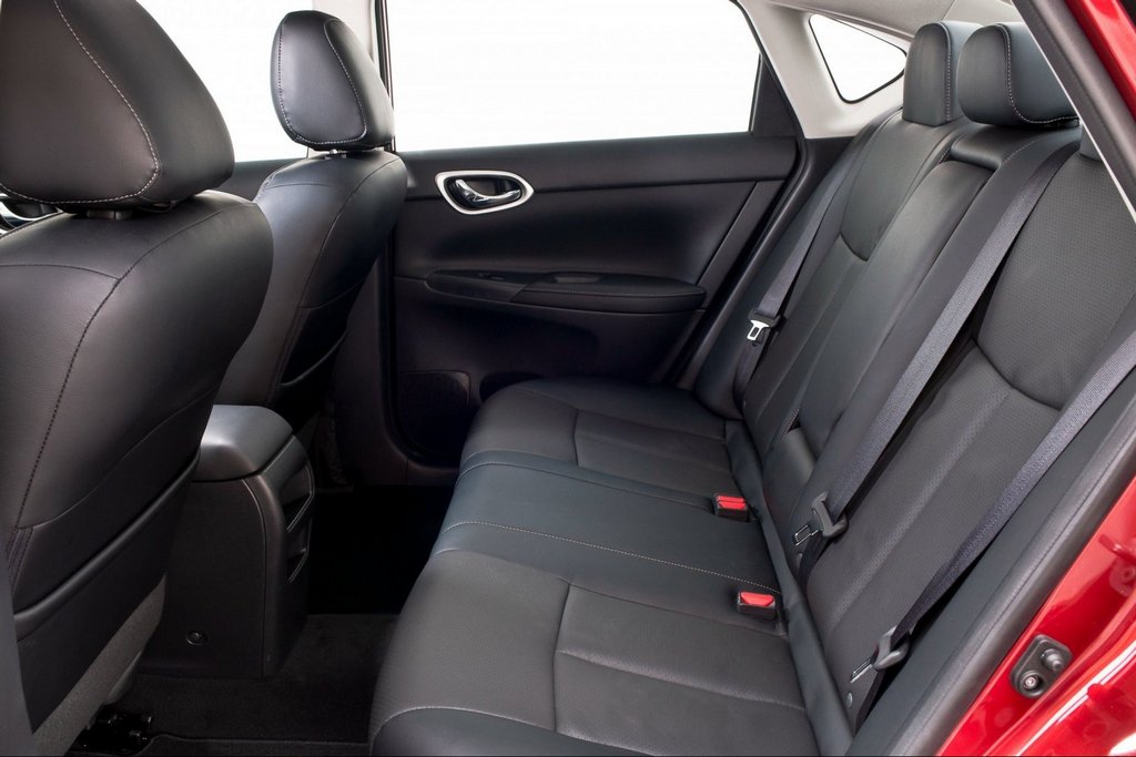 Przegląd zaktualizowanego sedan Nissan Sentra