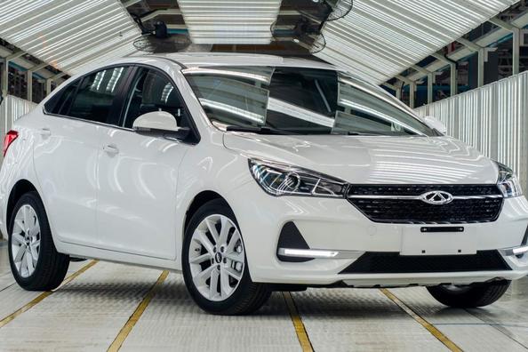 Zaktualizowany średniej wielkości sedan Chery Arrizo 5