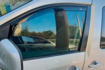 Volkswagen Caddy 2010-2015 Deflektory szyb wsuwane (2 szt, HIC) zdjęcia 11