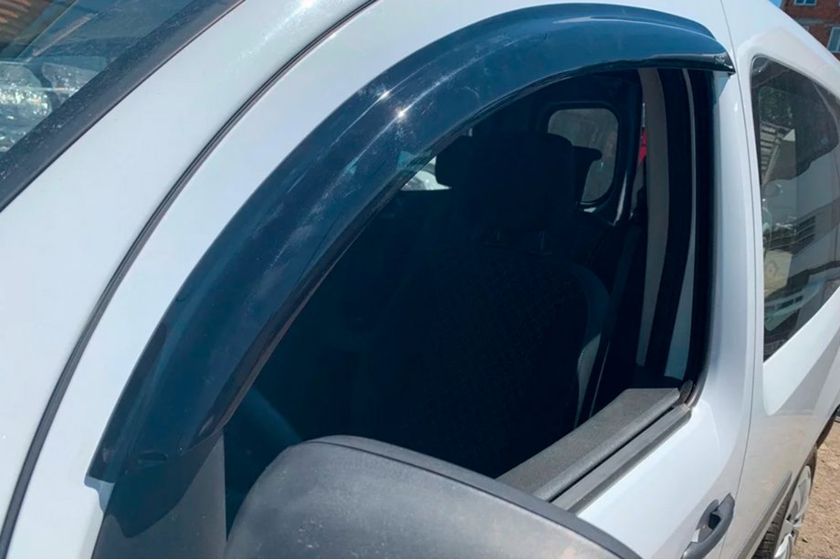 Mercedes Citan 2013-2021 Deflektory Okien (2 szt, HIC) Zdjęcia 9