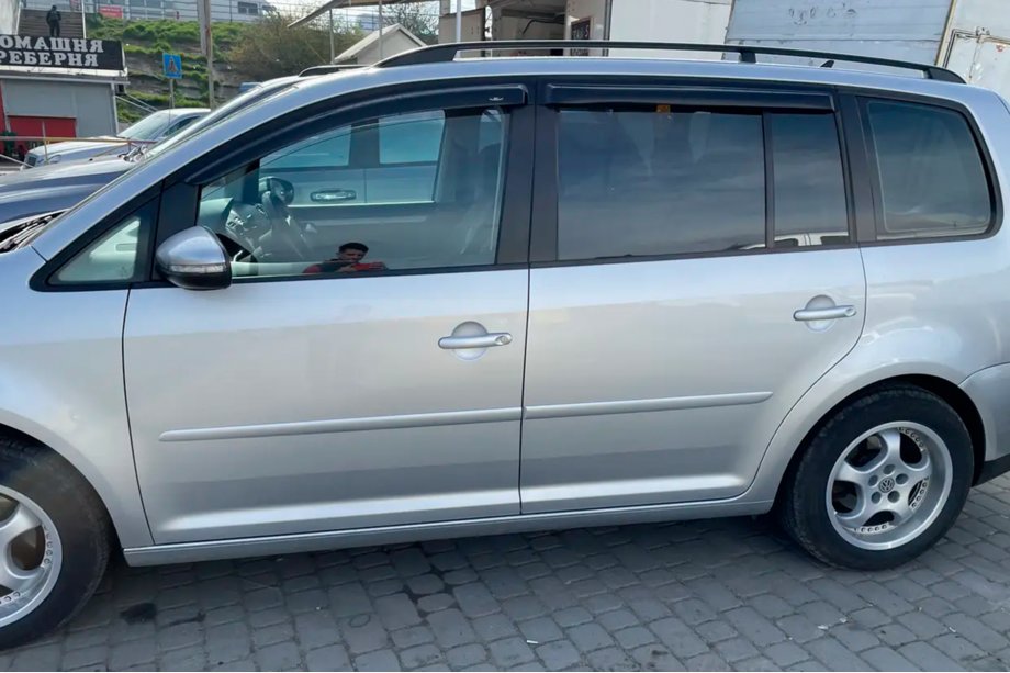 Volkswagen Touran 2003-2010 Deflektory Okien (4 szt, HIC) Zdjęcia 5