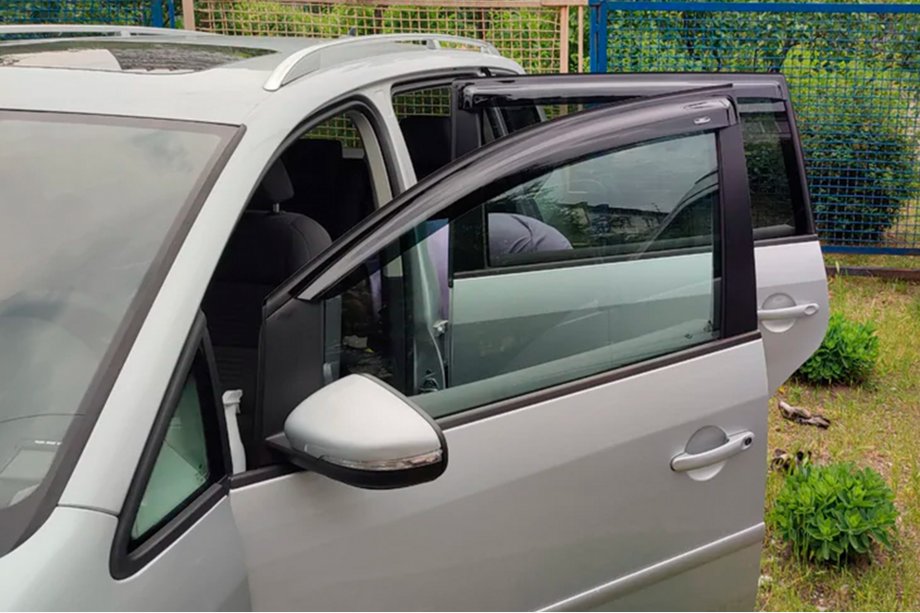 Volkswagen Touran 2003-2010 Deflektory Okien (4 szt, HIC) Zdjęcia 11