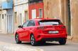 Przegląd trzeciej generacji hatchback Kia Ceed zdjęcia 2