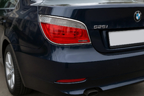 BMW 5 Series E60/E61 2003-2010 Chromowane nakładki na tylne lampy (2 szt., plastik) zdjęcia 1