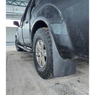 Tylne chlapacze (2 szt.) Nissan Navara 2006-2015 zdjęcia 3