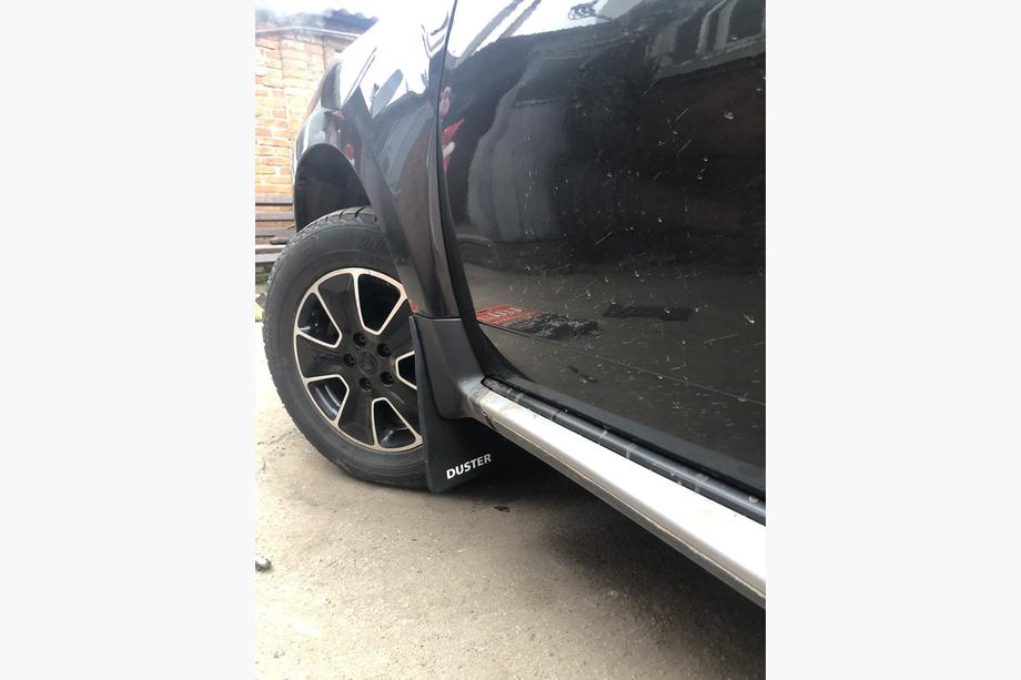 Dacia Duster 2008-2018 Premium Chlapacze Przednie (2 szt.) Zdjęcia 2