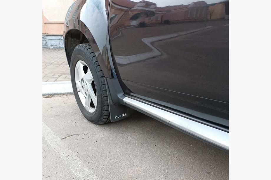 Dacia Duster 2008-2018 Premium Chlapacze Przednie (2 szt.) Zdjęcia 1