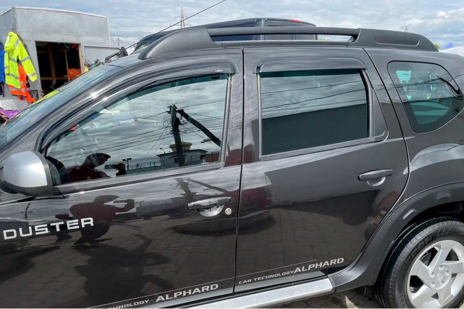 Dacia Duster 2008-2018 Deflektory Okien (4 szt, HIC) Image