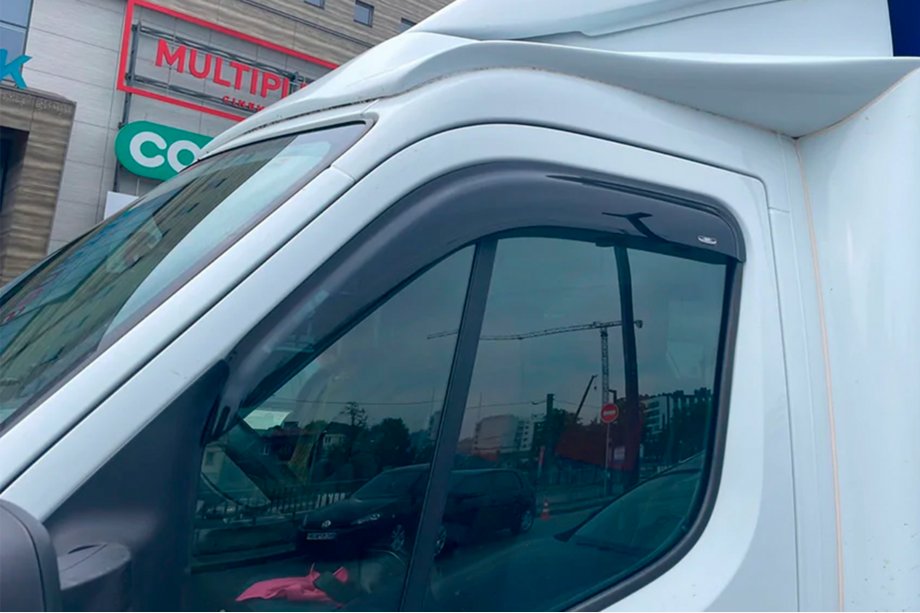 Nissan NV400 2010-2024 Deflektory Okien (2 szt, HIC) Image