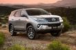 Przegląd siedmiu-osobowej, narożnika ramy auta Toyota Fortuner zdjęcia 13