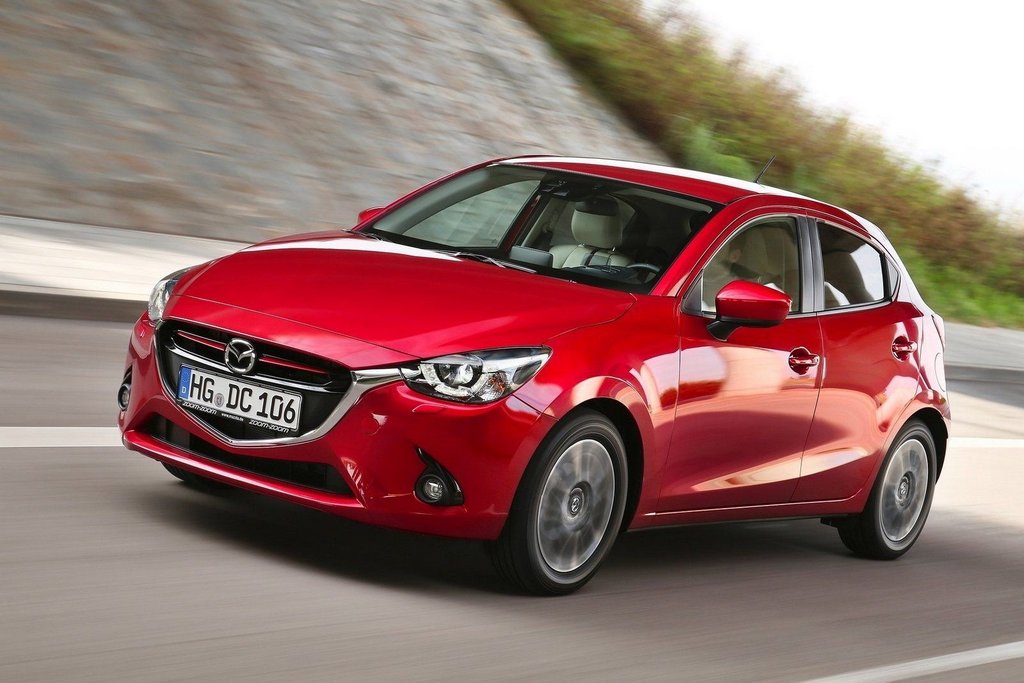 Kompaktowy, pięciodrzwiowy hatchback Mazda 2