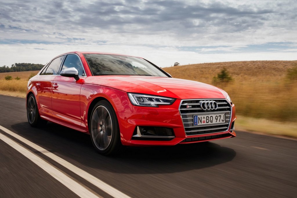 Przegląd sportowy sedan Audi S4