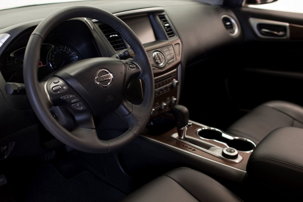 Przestylizowana modyfikacja crossovera Nissan Pathfinder