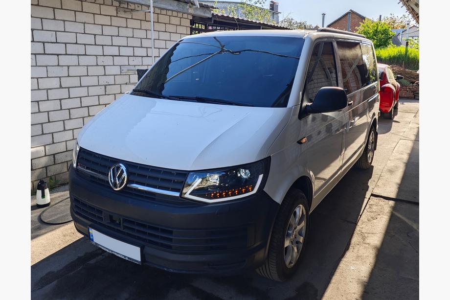 Volkswagen T6 2015-2024 Reflektory przednie z LED światłami do jazdy dziennej Black (2015-2019, 2 szt.) Image