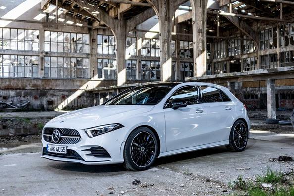 Pięciodrzwiowy hatchback premii Mercedes-Benz A-class czwartej generacji