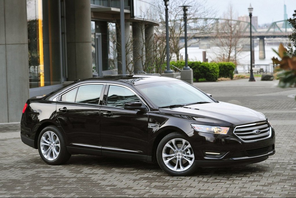 Przegląd luksusowego sedana Ford Taurus
