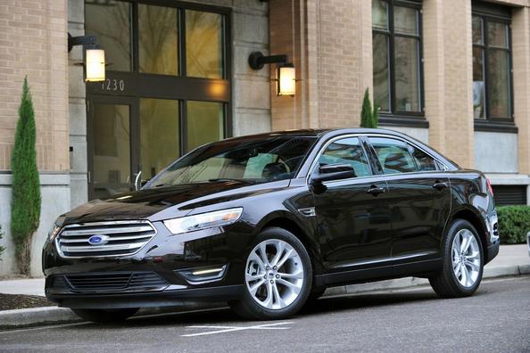 Przegląd luksusowego sedana Ford Taurus Zdjęcie 4