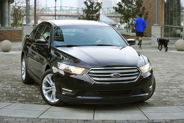 Przegląd luksusowego sedana Ford Taurus