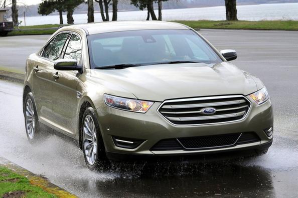 Przegląd luksusowego sedana Ford Taurus Zdjęcie 3