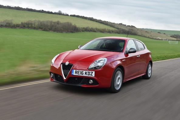 Przestylizowany model hatchbacka Alfa Romeo Giulietta
