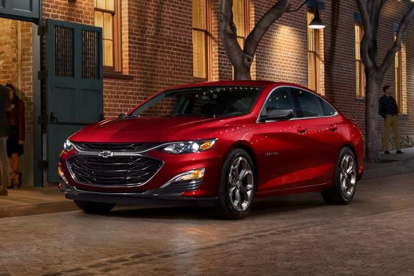 Przegląd sedan Chevrolet Malibu nowej generacji