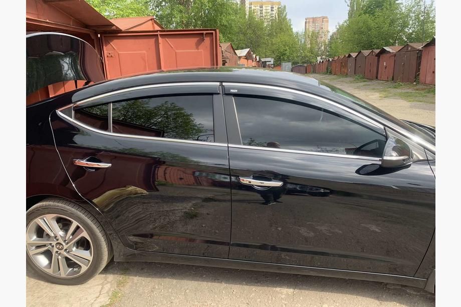 Hyundai Elantra (AD) 2015-2020 Deflektory szyb z listwą chromowaną (4 szt, Niken) Image