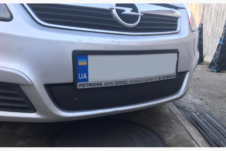 Opel Zafira B 2005–2011 Zimowa osłona na grill (2005-2008) Błyszczący Image