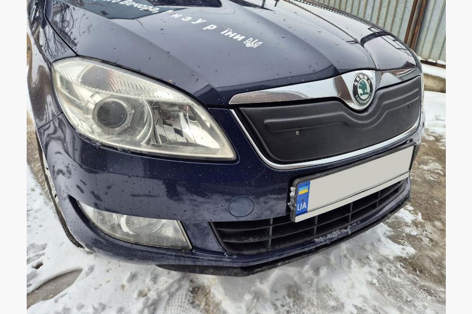Skoda Roomster 2006-2015 Zimowa osłona na grill (2010+, górna) Image