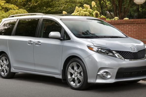 Przegląd pełnowymiarowego zaktualizowanego minivan Toyota Sienna