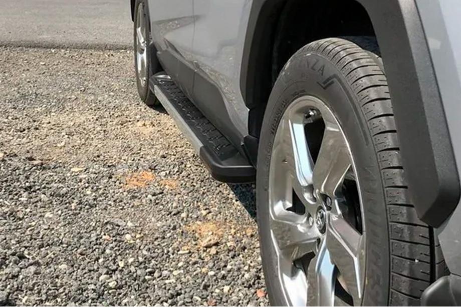 Toyota Rav 4 2019–2025 Progi Boczné RedLine V1 (2 szt., Aluminium) Image
