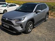 Toyota Rav 4 2019–2025 Progi Boczne Maydos V2 (2 szt., Aluminium z Nierdzewką) zdjęcia 2