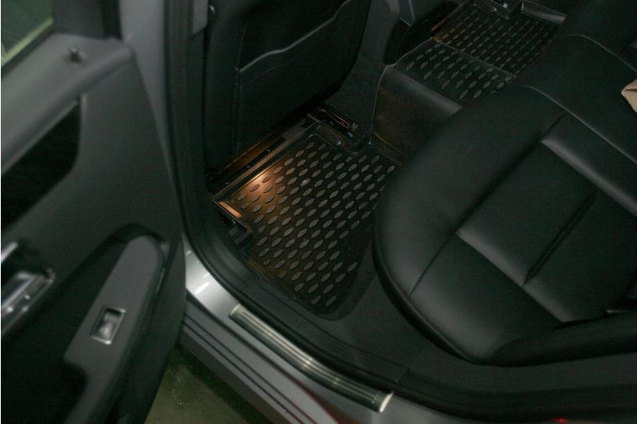Mercedes E-class W212 2009-2016 Gumowe dywaniki do wnętrza (4 szt, Novline) Zdjęcia 3
