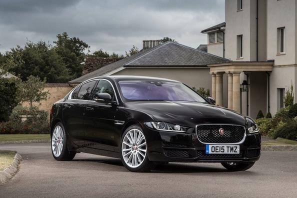 Przegląd nagrody sedan Jaguar XE