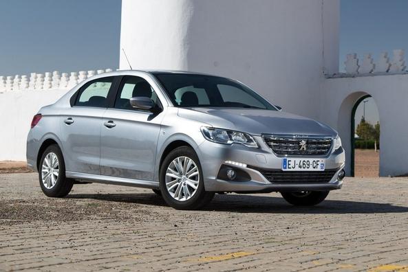 Przestylizowany sedan Peugeot 301