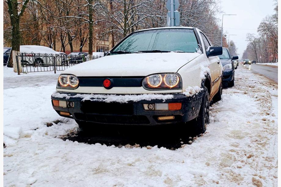 Volkswagen Golf 3 1991-2001 Zimowa osłona na grill Błyszczący Image