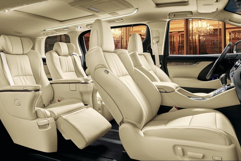 Pełnowymiarowa luksusowej minivan Toyota Alphard