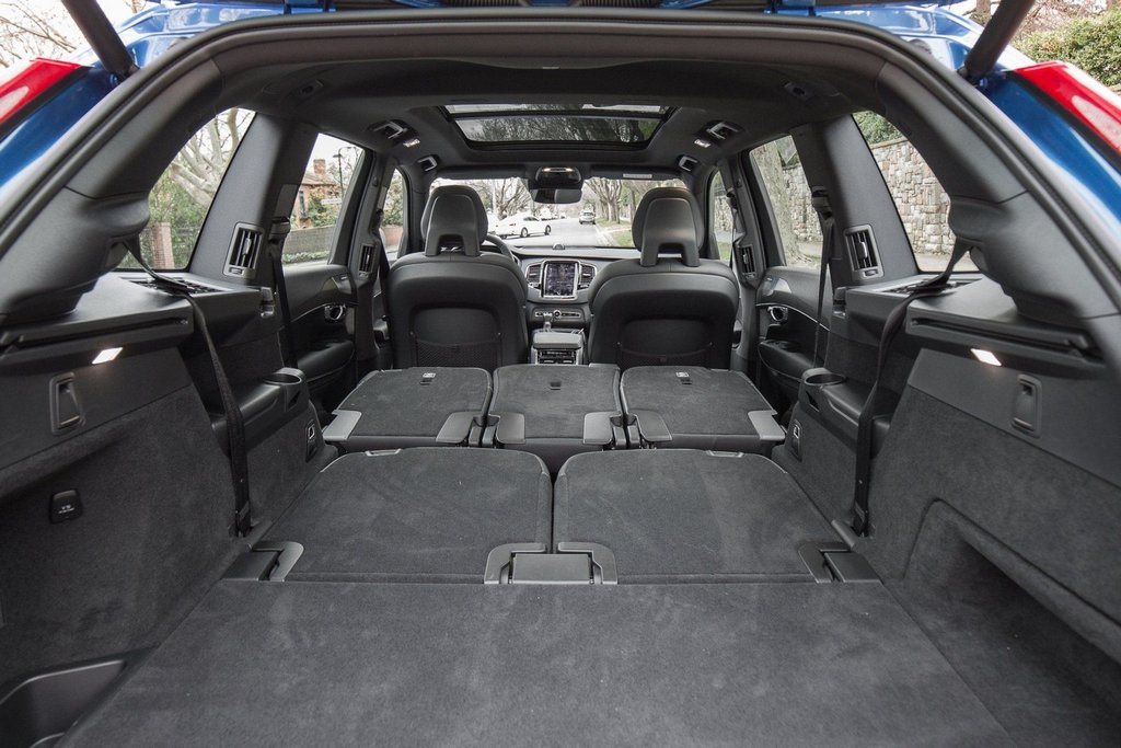 Średniej wielkości suv Volvo XC90 drugiej generacji