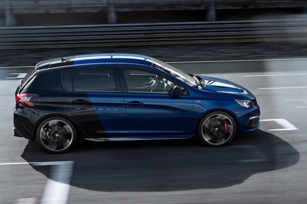 Przegląd naładowanego pięciodrzwiowego hatchbacka Peugeot 308 GTi