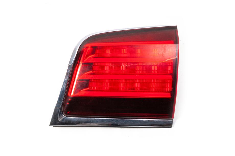 Lexus LX570/450d 2008-2022 Prawa lampa tylna na klapie bagaznika Uzywana (1szt, 2008-2012) Image