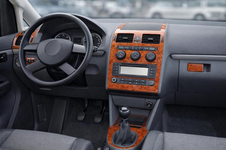 Volkswagen Touran 2010-2015 Nakładki na Deskę Rozdzielczą Carbon Image