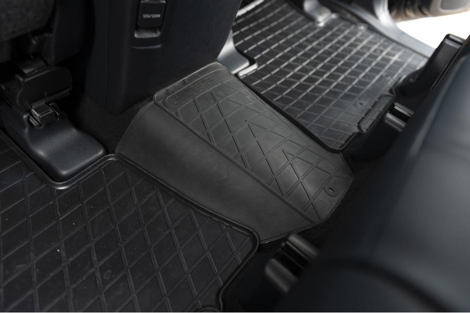 Toyota Land Cruiser Prado 150 2009-2023 Tylna mata tunelu (Stingray Premium) Zdjęcia 3