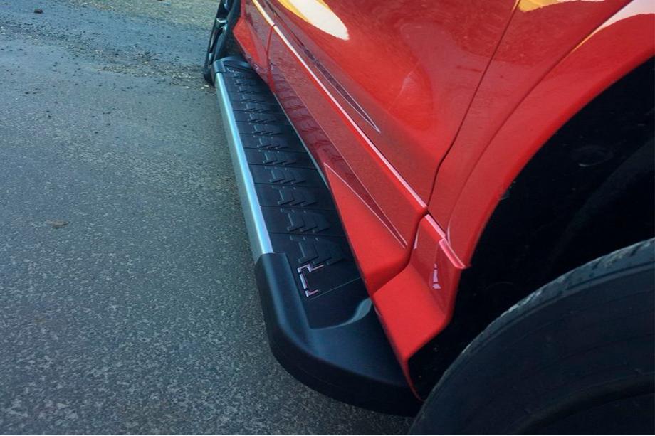 Skoda Karoq 2018- Progi Boczné RedLine V1 (2 szt., Aluminium) Image