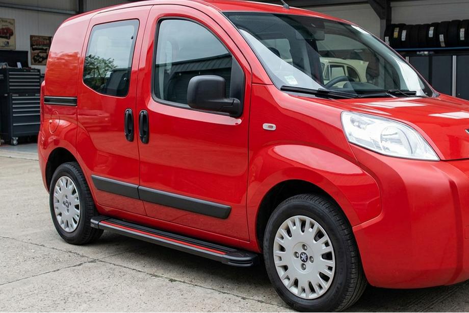 Citroen Nemo 2007-2017 Progi Boczné Maya Red (2 szt., Aluminium) Image