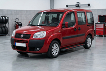 Fiat Doblo I 2005-2010 Progi Boczné Maya Red (2 szt., Aluminium) Baza Standardowa zdjęcia 1