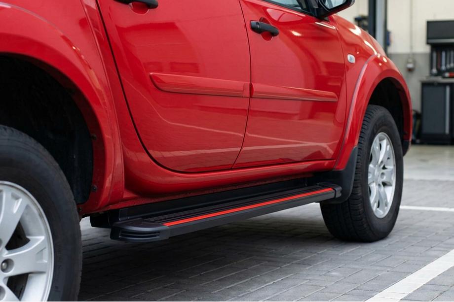 Fiat Fullback 2016- Progi Boczné Maya Red (2 szt., Aluminium) Image