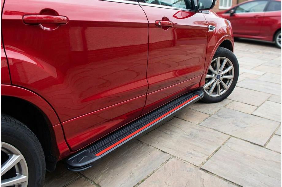 Ford Kuga/Escape 2013-2019 Progi Boczné Maya Red (2 szt., Aluminium) Image