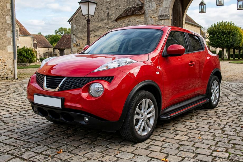 Nissan Juke 2010-2019 Progi Boczné Maya Red (2 szt., Aluminium) Image