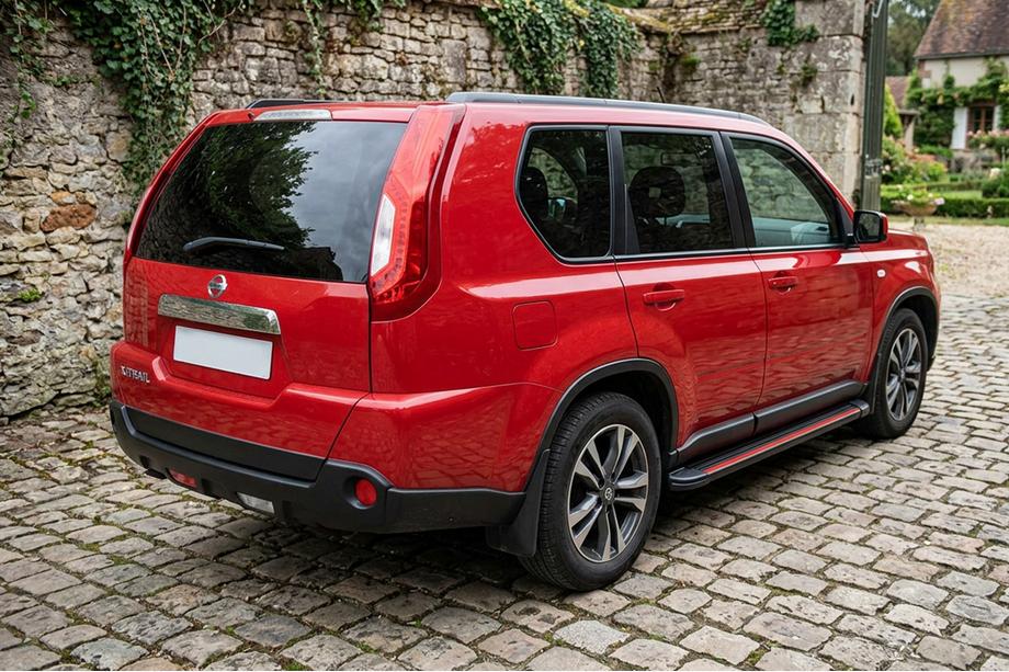 Nissan X-trail T31 2007-2014 Progi Boczné Maya Red (2 szt., Aluminium) Zdjęcia 1