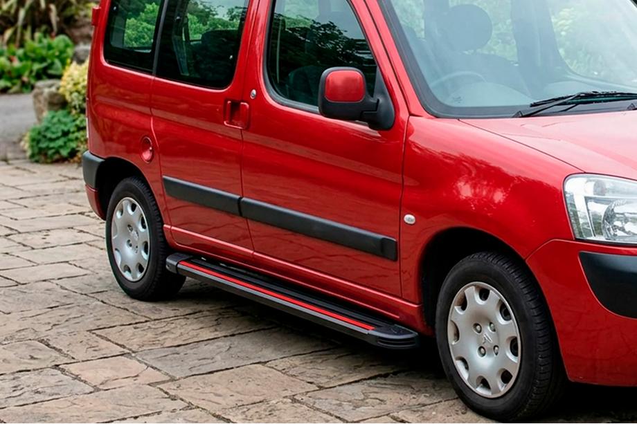 Peugeot Partner 1996-2008 Progi Boczné Maya Red (2 szt., Aluminium) Image